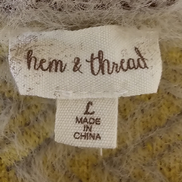 Hem & Thread Sweater Size Large - Picture 5 of 5